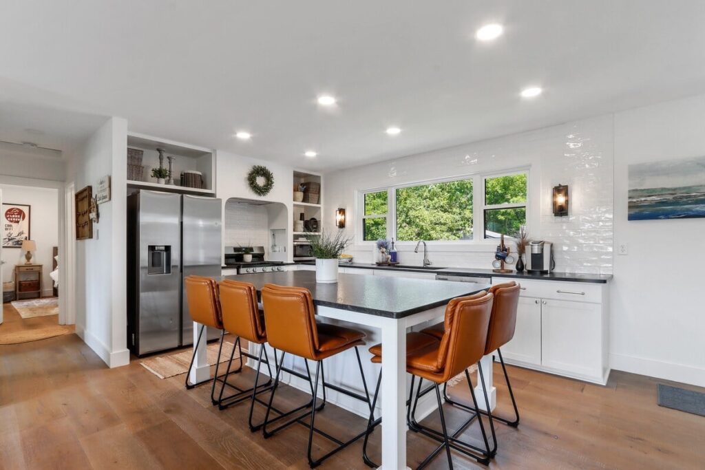 Kitchen and dining area of a furnished monthly rental