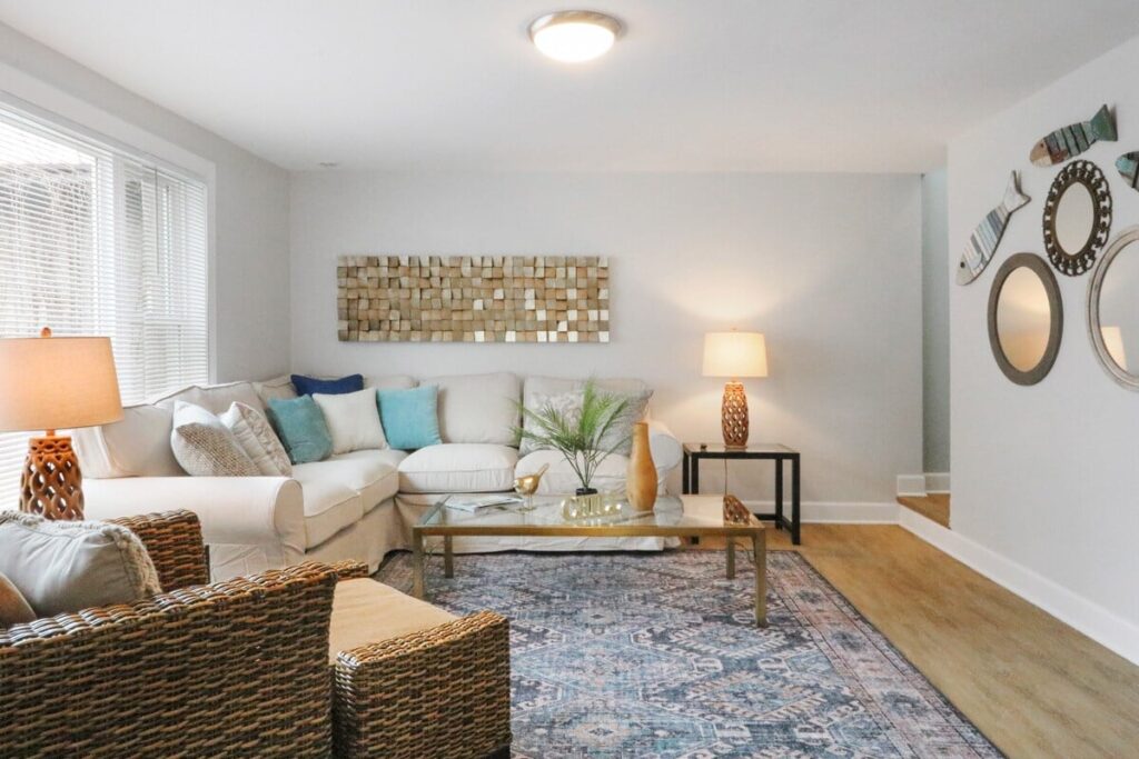 Living room of a furnished monthly rental in the Geneva Lakes area