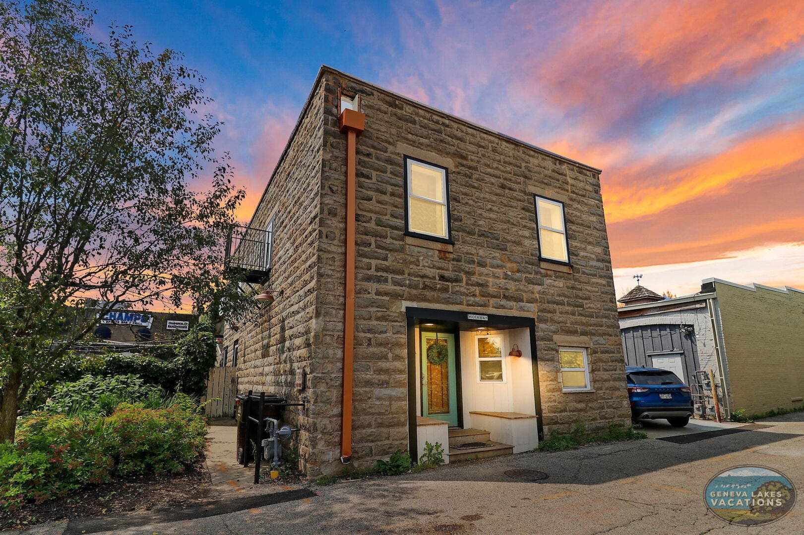 Downtown Hideaway - Entire Building